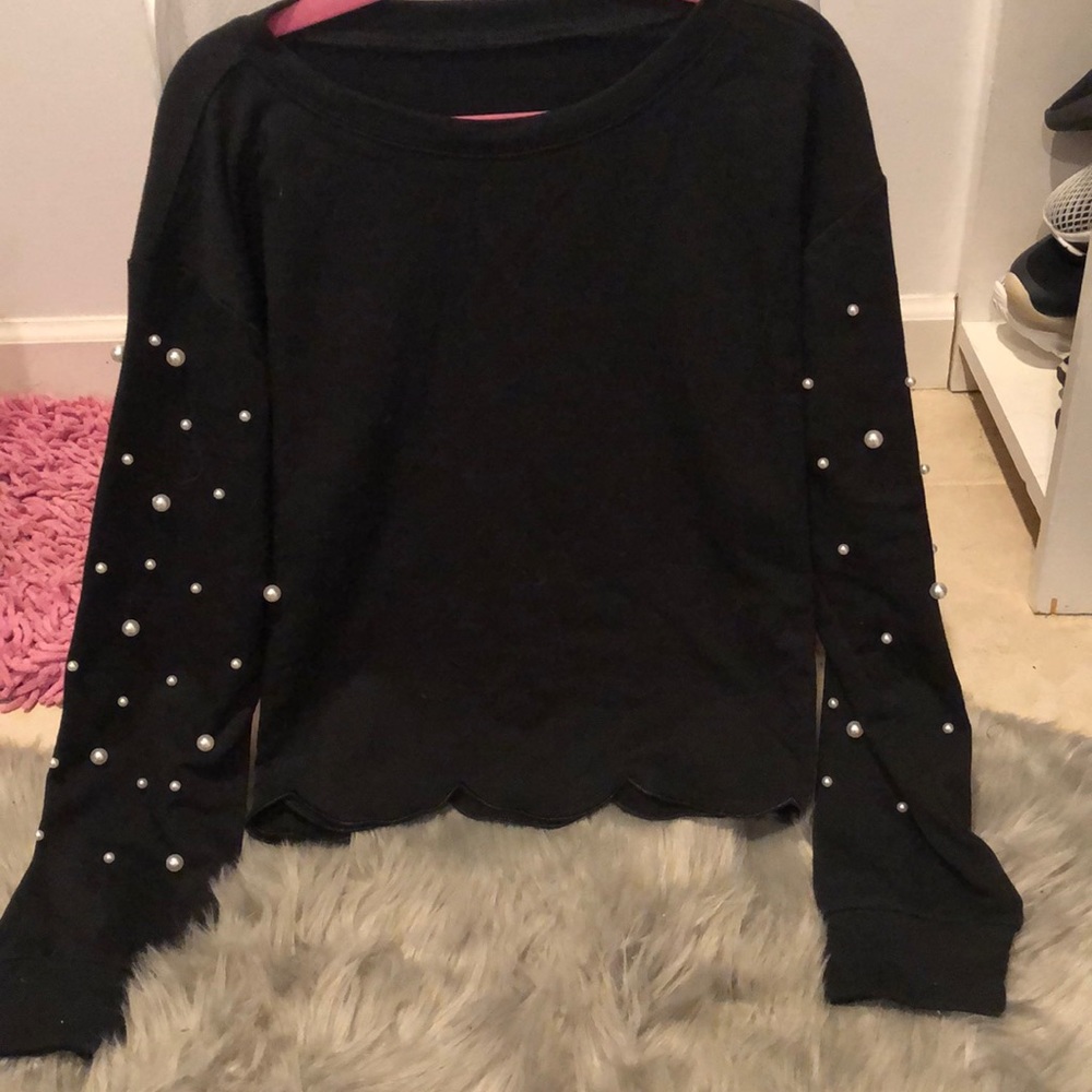 BRAND💘NEW💘Black Sweatshirt w/ Pearls ON CUFF OF Sleeves AND ON HOOD🖤🤍